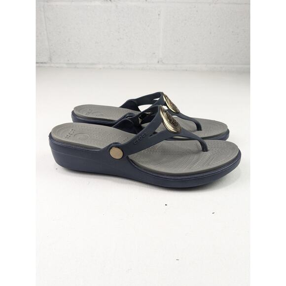 Crocs Women's Navy Sanrah Gold Circle Wedge Flip Sandal - Size 6 - Picture 2 of 4